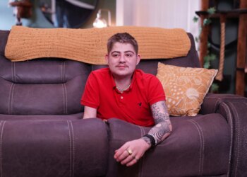 Adolescente passou de 6′ para 2'8″ após amputação abaixo da cintura