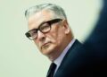 Alec Baldwin está sendo processado novamente por tiroteio mortal em “Rust”