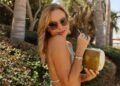 Amanda Holden, 55, apelidada de 'garota mais gostosa de Miami' enquanto posa em um biquíni minúsculo