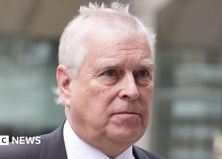 Andrew convidado a renunciar à liberdade da cidade de Londres