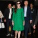 Anne Hathaway se reúne com um dos casacos mais icônicos de 'O Diabo Veste Prada'