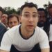 Arquibancadas relembram sobre arrumar “a van” na nova música: Stream