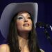 Assista Kacey Musgraves estrear novas músicas do próximo álbum 'Middle Of Nowhere' durante o set surpresa do Coachella
