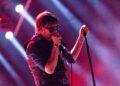 Assista The Strokes tocar a nova música 'Going Shopping' ao vivo pela primeira vez depois de enviá-la aos fãs em fita cassete