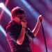 Assista The Strokes tocar a nova música 'Going Shopping' ao vivo pela primeira vez depois de enviá-la aos fãs em fita cassete