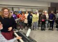 Assista aos alunos da Escola para Cegos W. Ross Macdonald apresentando o miteh de Sherryl Sewepagaham