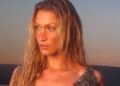 Bella Hadid usa duas peças prateadas brilhantes na nova sessão promocional da Orebella