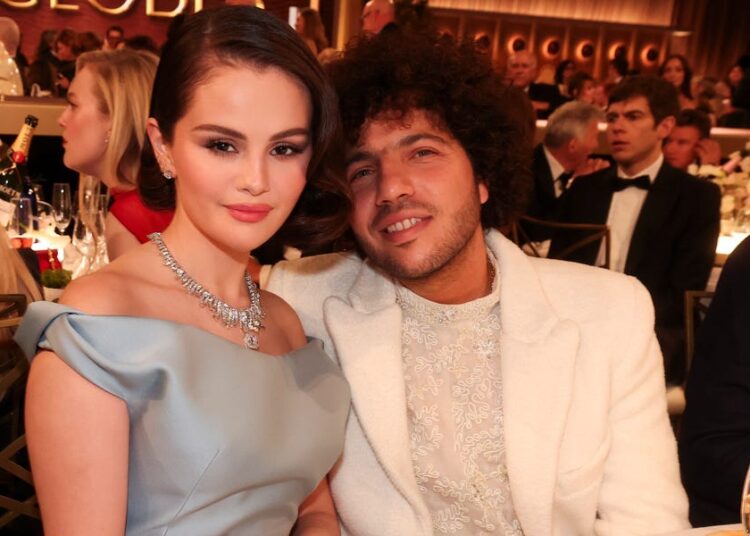 Benny Blanco sobre por que Selena Gomez ‘não consegue acreditar’ em sua reação ao ódio online que recebe