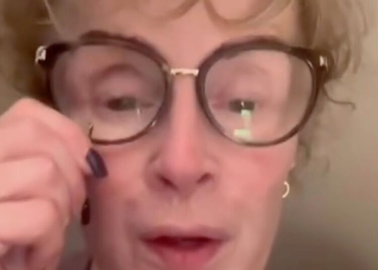 Beverley Callard, do I'm A Celeb, admite que está 'tentando ser forte' após a atualização sobre o câncer