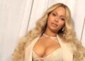 Beyoncé Styles espartilho de renda e shorts para lançamento da Cécred Hair Care