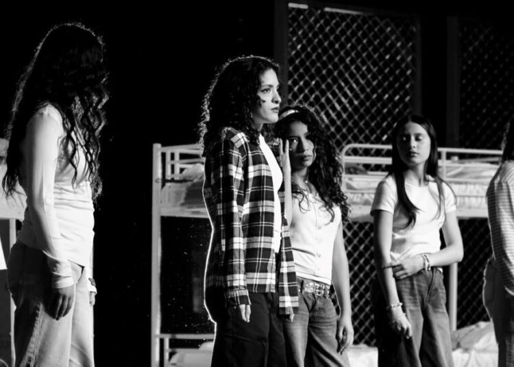 Borderlands Theatre apresentando um musical latino original