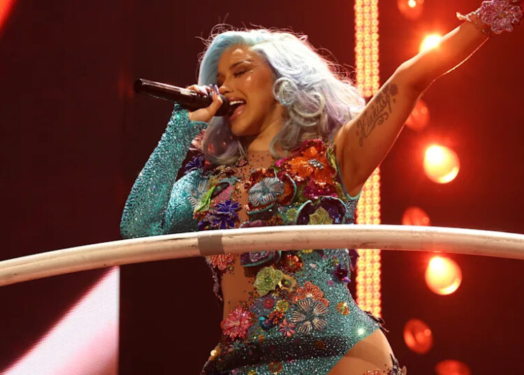 Cardi B planeja ‘entrar no mercado espanhol’ após o lançamento do terceiro álbum