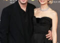 Carey Mulligan diz que ela e o marido Marcus Mumford 'amam' em turnê com os três filhos em um ônibus de 12 passageiros com o pai