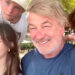 Carmen, 12 anos, filha de Alec Baldwin, zomba da diferença de idade com a esposa Hilaria Baldwin em vídeo de aniversário