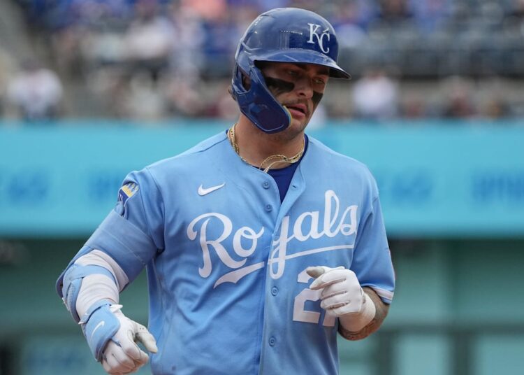Carter Jensen, do Royals, defende mudança de escalação em meio a onda ofensiva