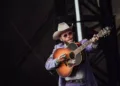Charley Crockett Surprise lança novo álbum Clovis