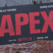 Charlize Theron escala outdoor na Times Square de Nova York para promover filme da Netflix “Apex”