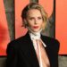 Charlize Theron escalando com a filha em agosto
