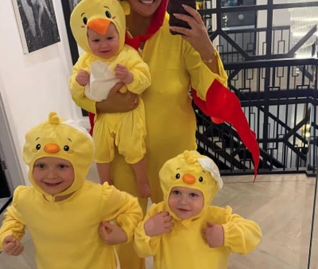 Charlotte Dawson e seus filhos se vestem como pintinhos, a pernuda Denise Van Outen usa orelhas de coelho, enquanto Gemma Collins e Jess Wright desfrutam de uma reunião TOWIE enquanto lideram as estrelas celebrando a Páscoa