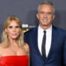 Cheryl Hines detalha a fuga após o tiroteio no jantar dos correspondentes de Trump na Casa Branca: 'Tive que me levantar sobre as cadeiras'