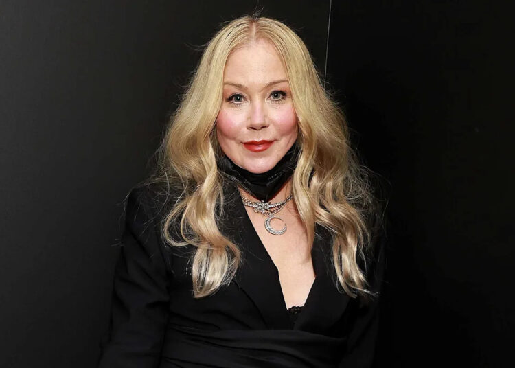 Christina Applegate quebra o silêncio após relatos de hospitalização: ‘Ficando mais forte e melhor a cada dia’