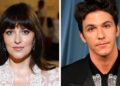 Como Dakota Johnson se sente em relação ao modelo à medida que seu romance avança