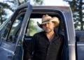 Crítica: Jason Aldean evita principalmente política no novo álbum ‘Songs About Us’