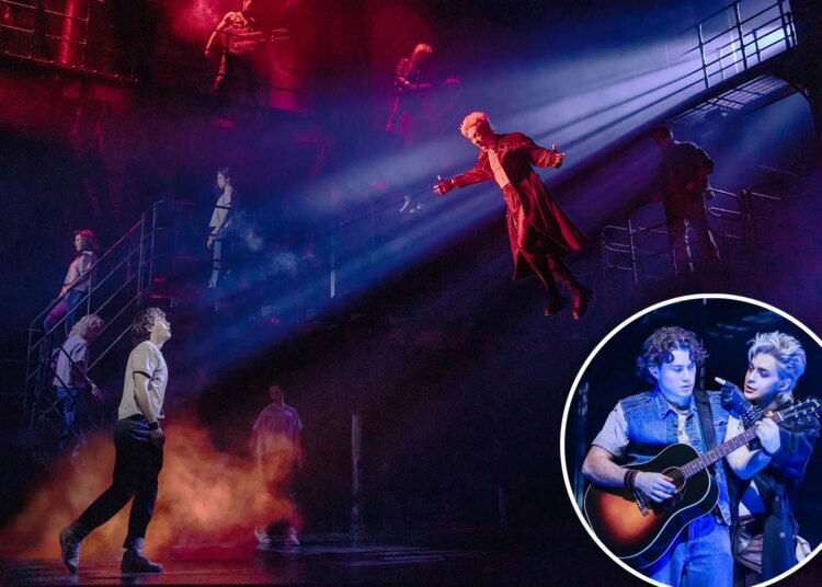 Crítica de 'The Lost Boys': show de vampiros é o melhor novo musical da Broadway