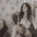 Cyndi Thomson retorna com novo single sincero “Perfume On The Floor”