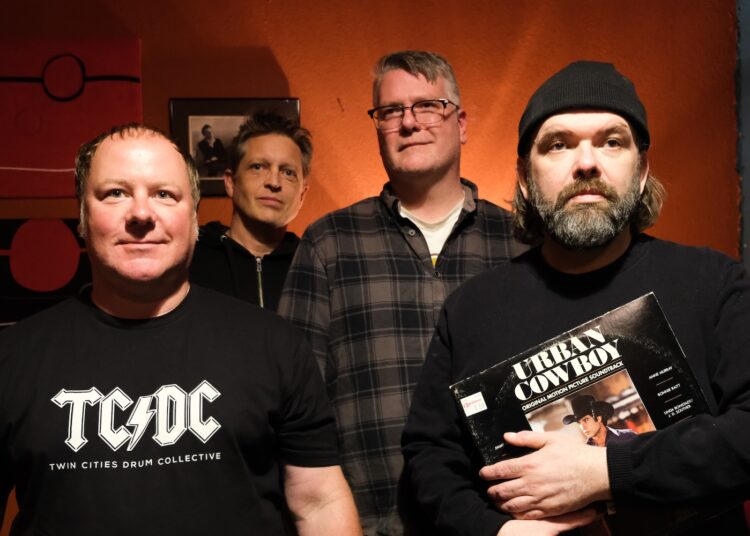 Dillinger Four compartilha a primeira música nova em 18 anos, “Don't Happy Be Worry”