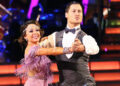 Em meio a rumores de namoro, Janel Parrish dança com Sasha Farber sem camisa em novo vídeo