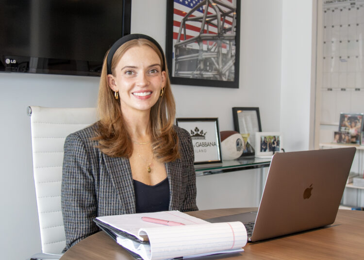 Em residência no Apollo Sports and Entertainment Law Group com Peyton Schultz L'26 | Hoje em Elon