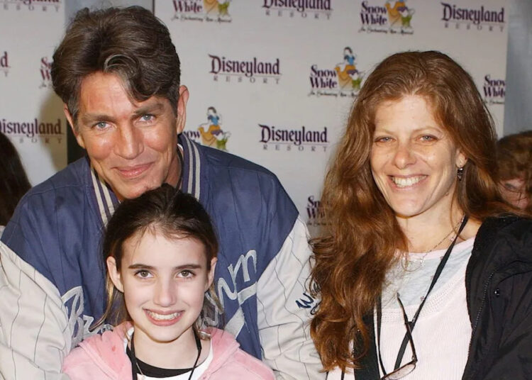 Eric Roberts diz que seu relacionamento com a filha Emma Roberts ‘só é complicado quando visto de fora’