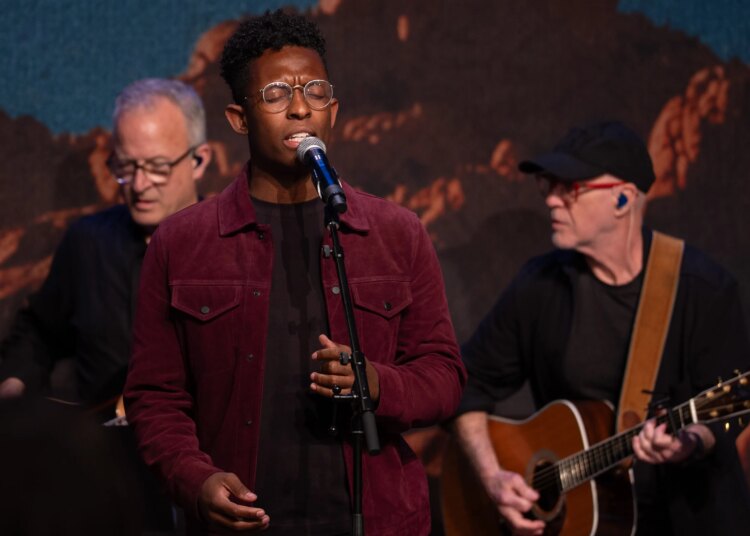 Estrelas country cantam e dão um novo toque aos clássicos da Disney