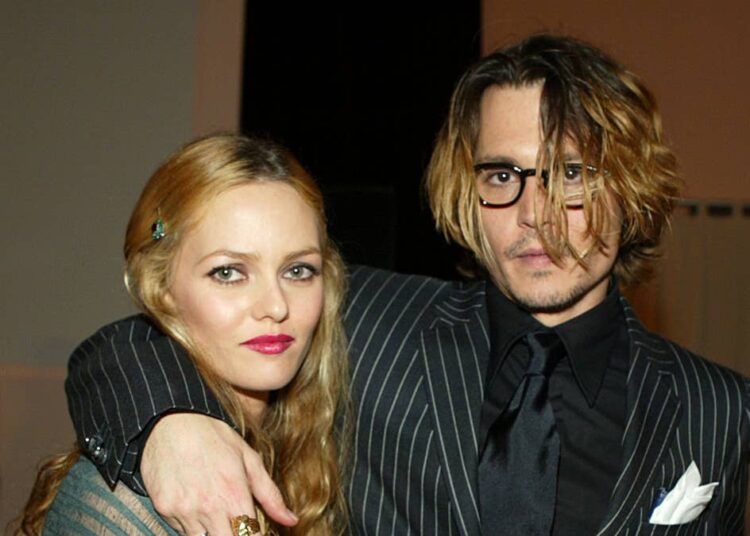 Ex de Johnny Depp, 53 anos, ‘parece incrível’ durante apresentação de alta energia de sucesso clássico