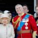 Ex-príncipe Andrew desonrado, 'mãe amorosa intimidada', rainha Elizabeth antes de morrer, afirma o autor real