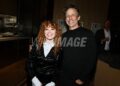 Exclusivo: Natasha Lyonne mantém uma “cara de pôquer” na estreia do filme de Lorne Michaels e explica o que aconteceu no voo de ontem