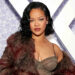 Filha de Rihanna, de 7 meses, estreia na capa de revista: 'Baby Rocki serviu muito sério'
