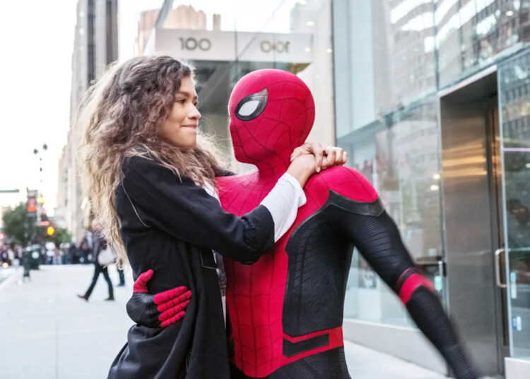 Filmagem de "Homem-Aranha: Novo Dia" no CinemaCon revela Peter Parker de Tom Holland descobrindo o novo interesse amoroso de Zendaya