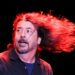 Foo Fighters sobe ao palco do Saturday Night Live UK com duas novas músicas