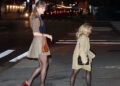 Foto editada para enfatizar demais a diferença de altura entre Taylor Swift e Sabrina Carpenter