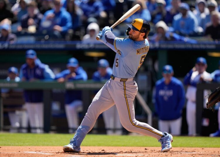 Garrett Mitchell homers, Brewers venceram Royals por 5-2 para abrir doubleheader