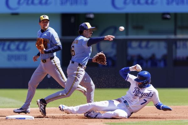 Garrett Mitchell vence Brewers sobre Royals