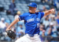 Gerente do Kansas City Royals faz admissão de Kris Bubic após derrota para Brewers