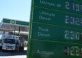Os preços dos combustíveis são exibidos em um posto de gasolina em Camberra
