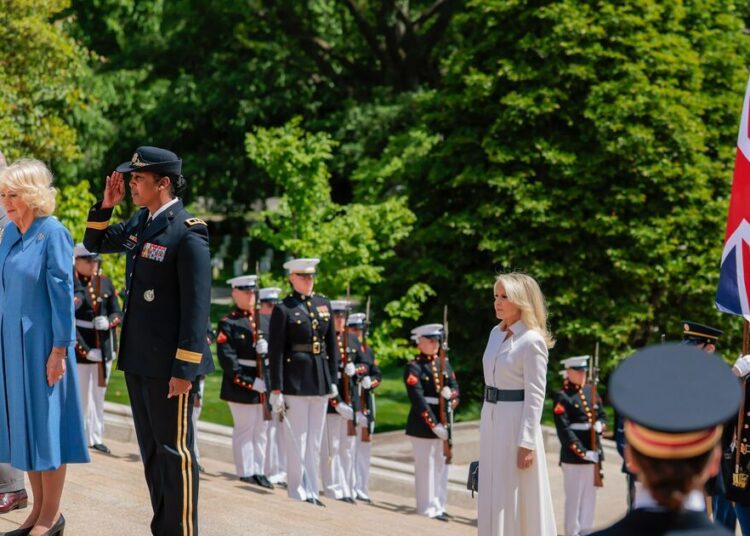 Grande erro de ‘sinal de socorro’ na cerimônia de Trump e Rei Charles – Royals – Notícias