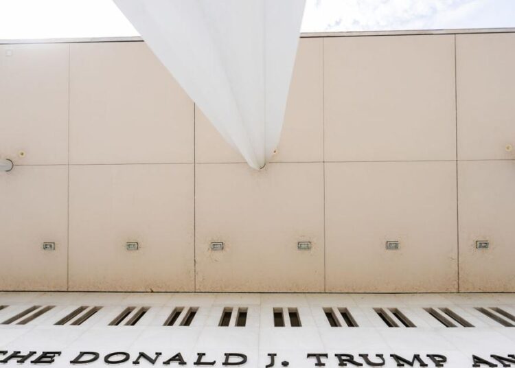 Grupos culturais pedem que juiz federal bloqueie reformas do Kennedy Center | Notícias de celebridades