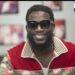Gucci Mane trolls Pooh Shiesty em uma nova música depois que este foi mantido preso por roubo e acusações de sequestro
