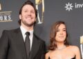 Hailee Steinfeld e o quarterback do Bills, Josh Allen, deram as boas-vindas a uma menina