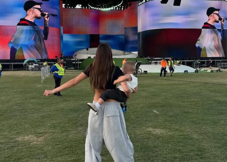 Hailey Bieber fecha sutilmente os críticos de Justin Bieber no Coachella